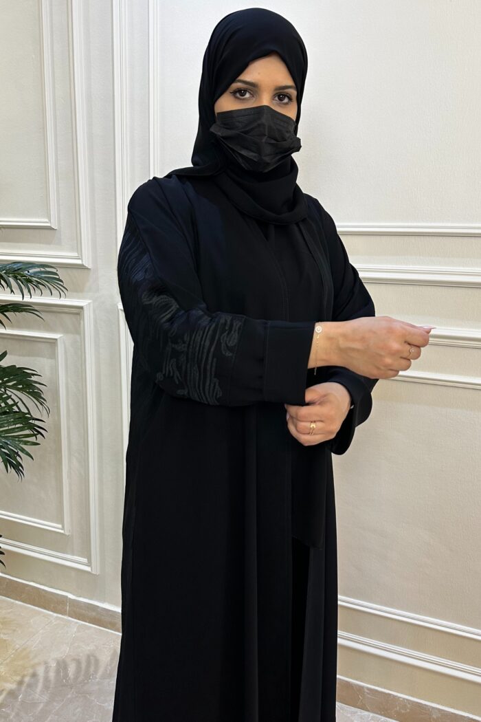 ⁦عبايه مطرزه من خلف مبتكره بلاسود⁩ - الصورة ⁦4⁩