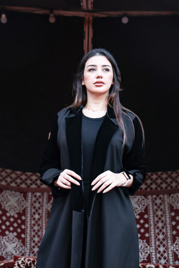 ⁦عبايه كتان بكم ولياقه قطيفه⁩ - الصورة ⁦5⁩