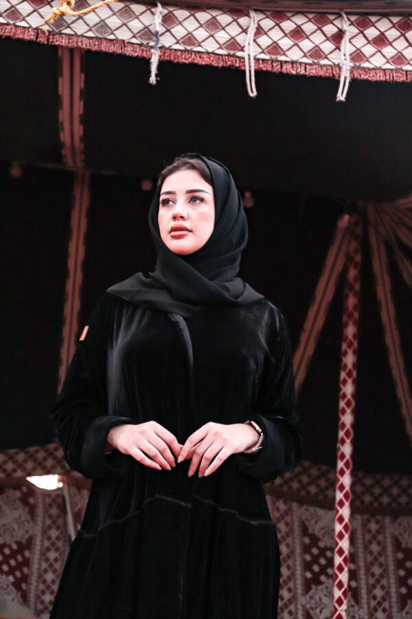 ⁦عبايه مخمل بطبقات مكسره من اسفل و مرتبه⁩ - الصورة ⁦8⁩