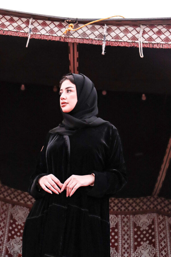 ⁦عبايه مخمل بطبقات مكسره من اسفل و مرتبه⁩ - الصورة ⁦9⁩