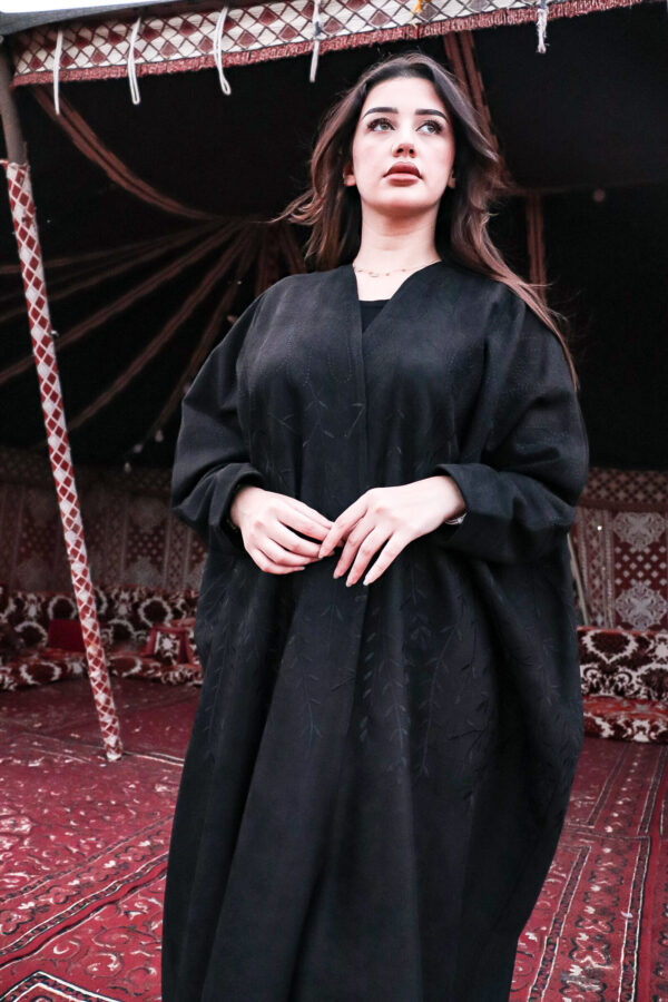 ⁦عباية نص بشت شمواه شتوي بتطرير اسود على الاكتاف بشكل جذور شجره⁩ - الصورة ⁦15⁩