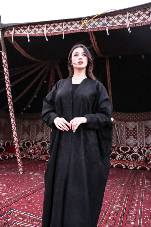 ⁦عباية نص بشت شمواه شتوي بتطرير اسود على الاكتاف بشكل جذور شجره⁩ - الصورة ⁦14⁩