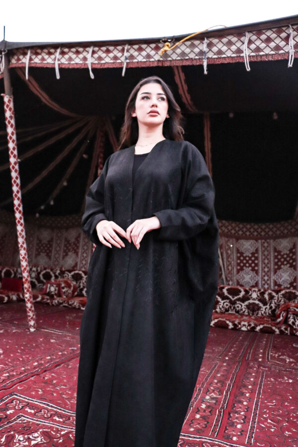 ⁦عباية نص بشت شمواه شتوي بتطرير اسود على الاكتاف بشكل جذور شجره⁩ - الصورة ⁦13⁩