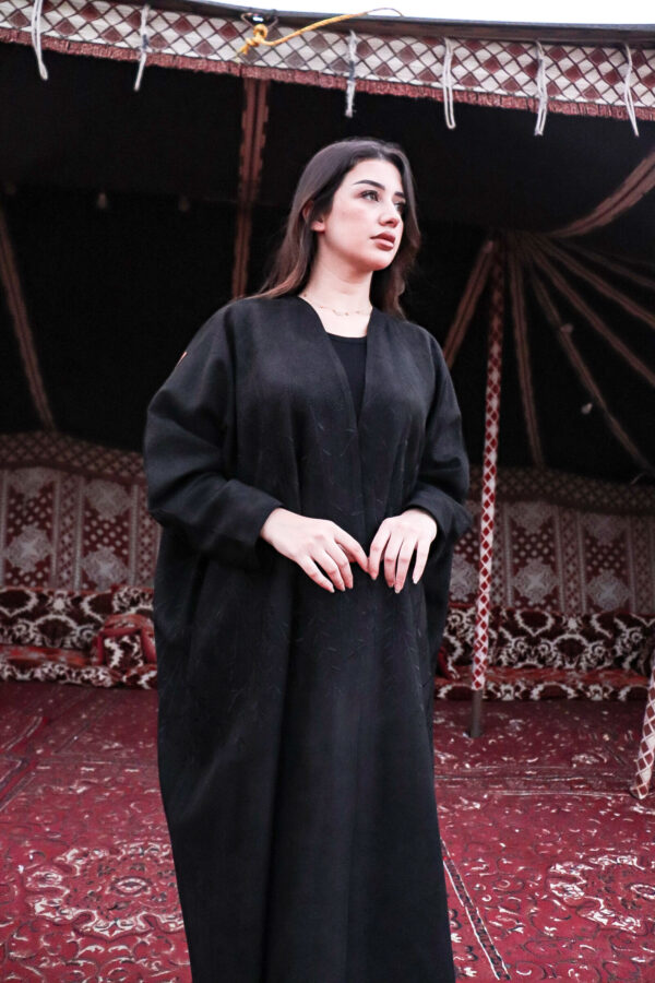 ⁦عباية نص بشت شمواه شتوي بتطرير اسود على الاكتاف بشكل جذور شجره⁩ - الصورة ⁦12⁩