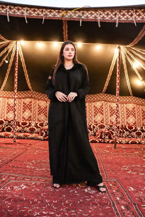 ⁦عبايه شامواه بقبوع فرو و محدده من امام فرو⁩ - الصورة ⁦3⁩