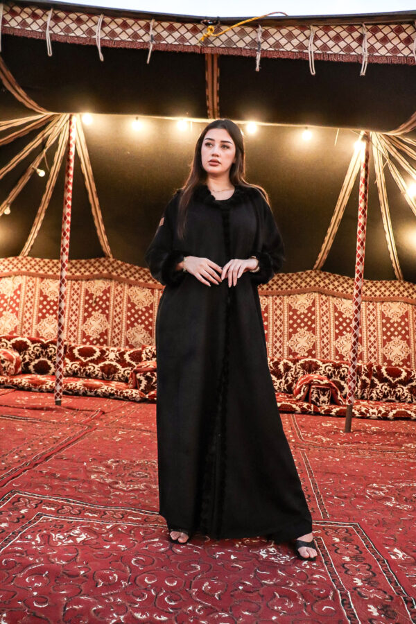 ⁦عبايه شامواه بقبوع فرو و محدده من امام فرو⁩ - الصورة ⁦4⁩