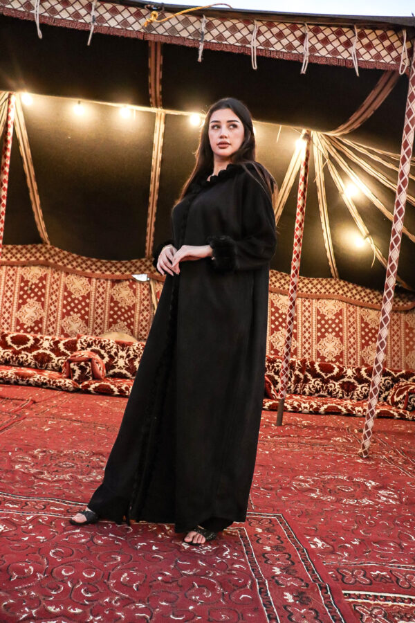 ⁦عبايه شامواه بقبوع فرو و محدده من امام فرو⁩ - الصورة ⁦5⁩