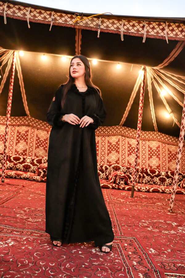 ⁦عبايه شامواه بقبوع فرو و محدده من امام فرو⁩ - الصورة ⁦7⁩