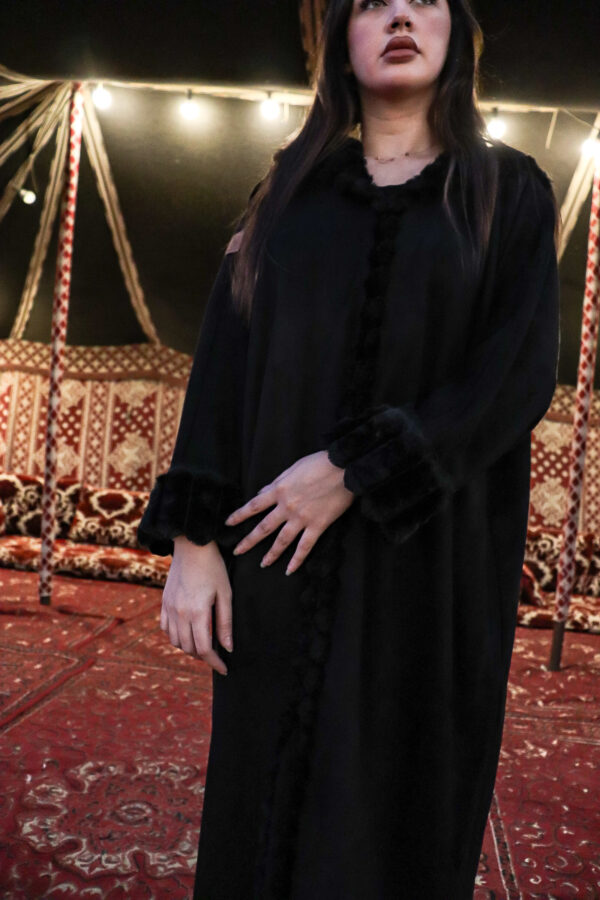 ⁦عبايه شامواه بقبوع فرو و محدده من امام فرو⁩ - الصورة ⁦8⁩