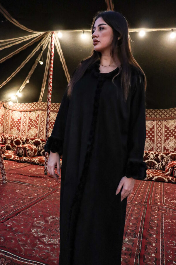 ⁦عبايه شامواه بقبوع فرو و محدده من امام فرو⁩ - الصورة ⁦9⁩