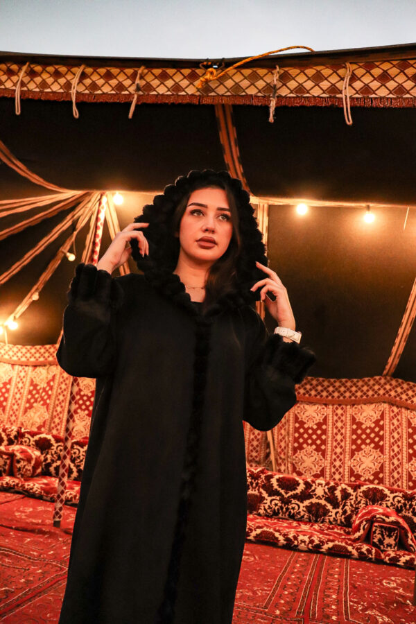 ⁦عبايه شامواه بقبوع فرو و محدده من امام فرو⁩ - الصورة ⁦2⁩