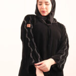 عباية مخمل بتطريز شك اسود على اكتاف
