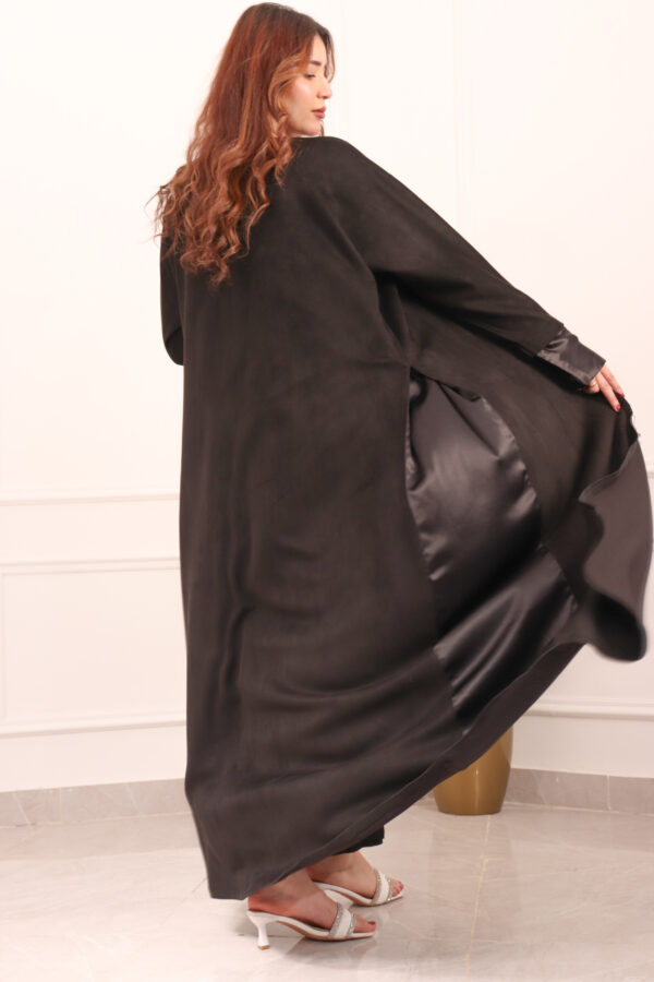 ⁦عبايه شامواه ربع كلوش محدده اسود و باكمام معصم⁩ - الصورة ⁦4⁩