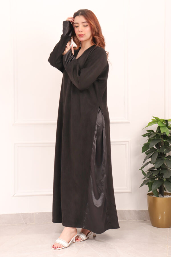 ⁦عبايه شامواه ربع كلوش محدده اسود و باكمام معصم⁩ - الصورة ⁦5⁩