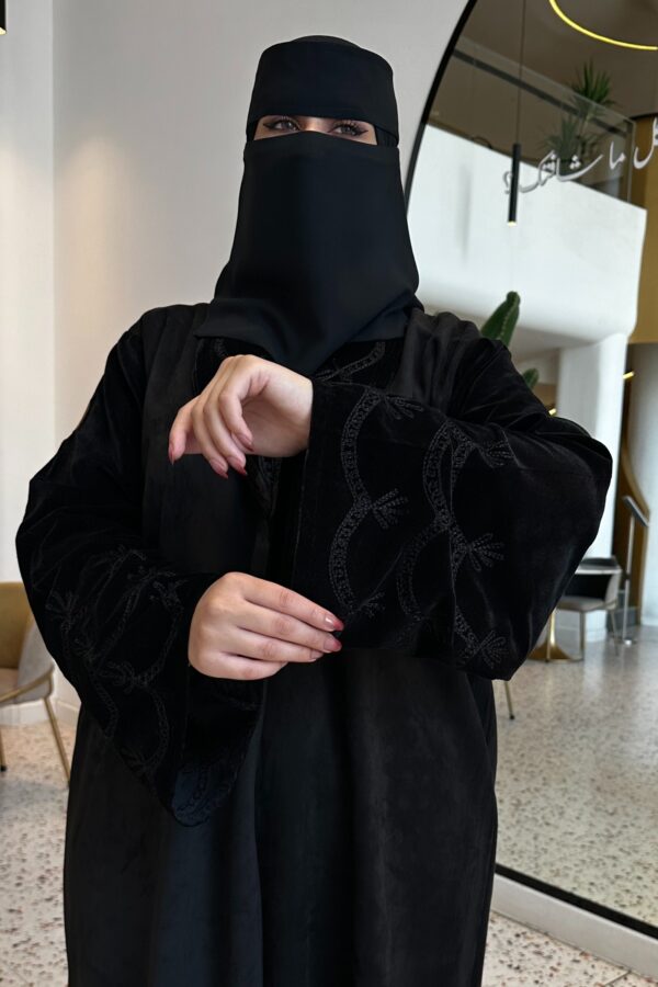 ⁦عباية بقصه A شتوية شامواه مع تداخل المخمل ربع كلوش⁩ - الصورة ⁦5⁩