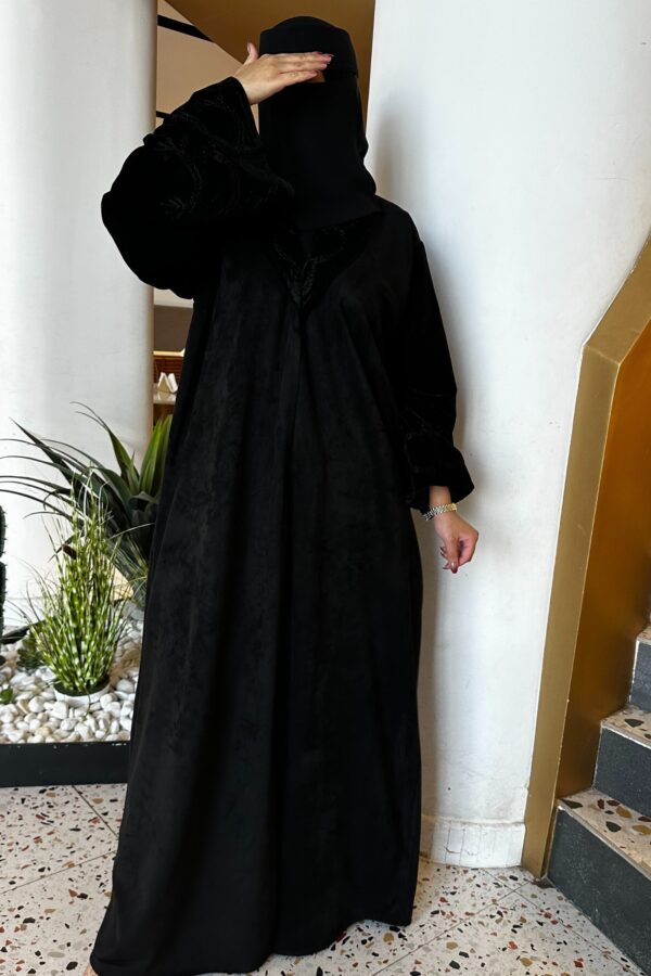 ⁦عباية بقصه A شتوية شامواه مع تداخل المخمل ربع كلوش⁩ - الصورة ⁦8⁩