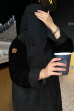 ⁦عباية شتوية شامواه مع تداخل المخمل⁩ - الصورة ⁦8⁩