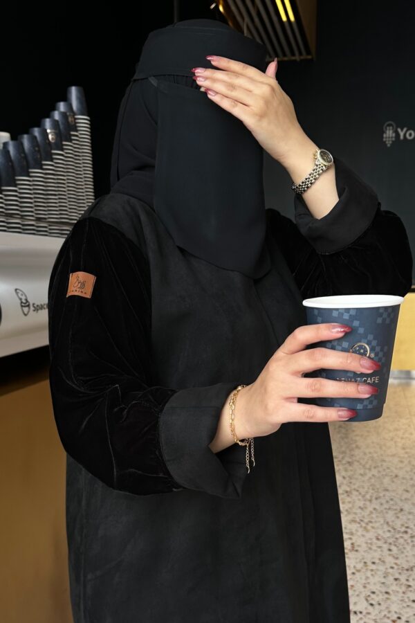 ⁦عباية شتوية شامواه مع تداخل المخمل⁩ - الصورة ⁦8⁩