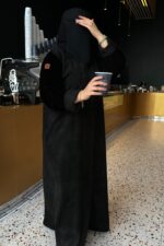 ⁦عباية شتوية شامواه مع تداخل المخمل⁩ - الصورة ⁦2⁩