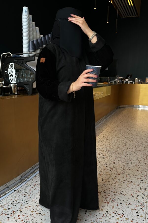 ⁦عباية شتوية شامواه مع تداخل المخمل⁩ - الصورة ⁦2⁩