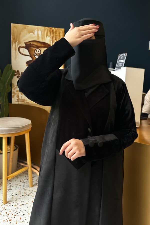 ⁦عباية شامواه بياقة و اكمام قطيفه⁩ - الصورة ⁦4⁩