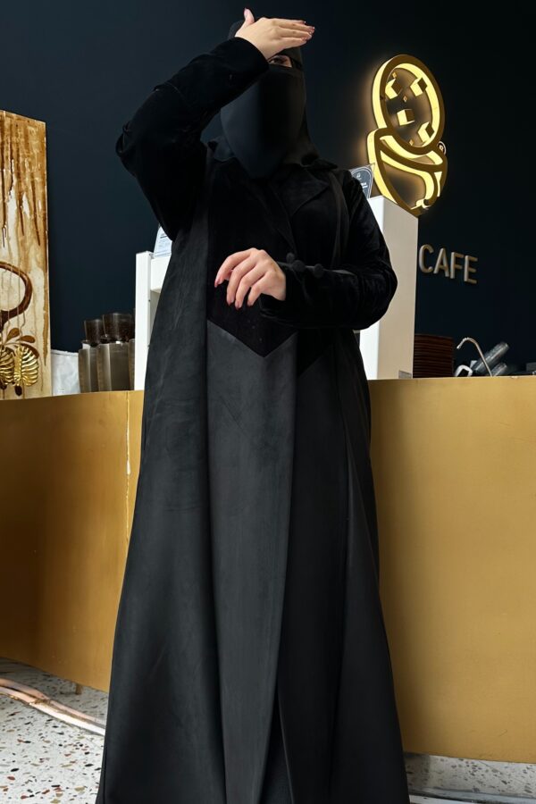 ⁦عباية شامواه بياقة و اكمام قطيفه⁩ - الصورة ⁦5⁩