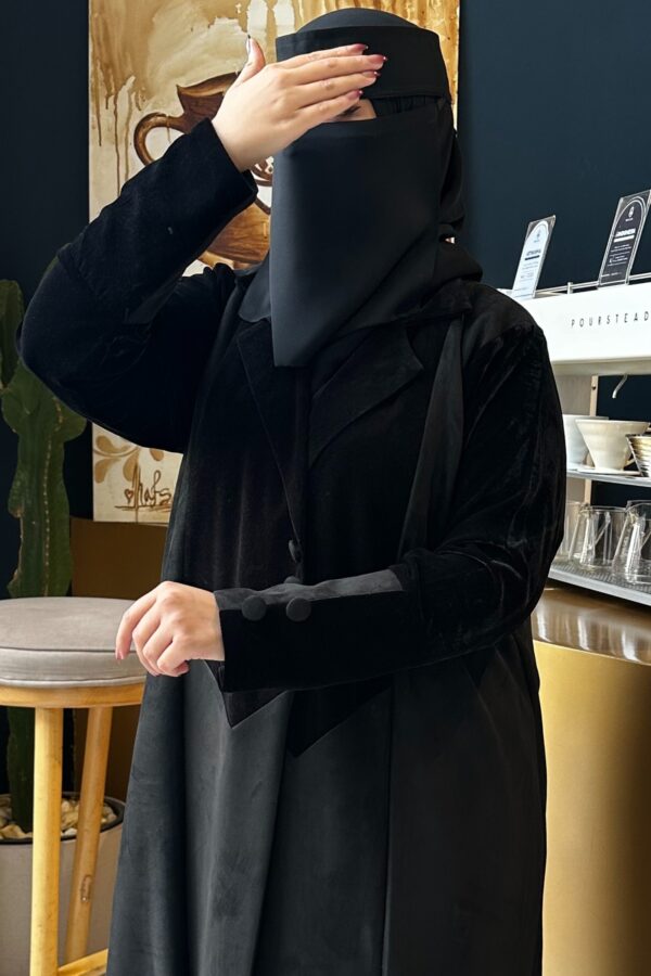 ⁦عباية شامواه بياقة و اكمام قطيفه⁩ - الصورة ⁦6⁩