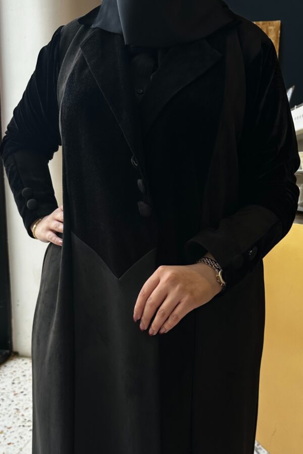 ⁦عباية شامواه بياقة و اكمام قطيفه⁩ - الصورة ⁦8⁩