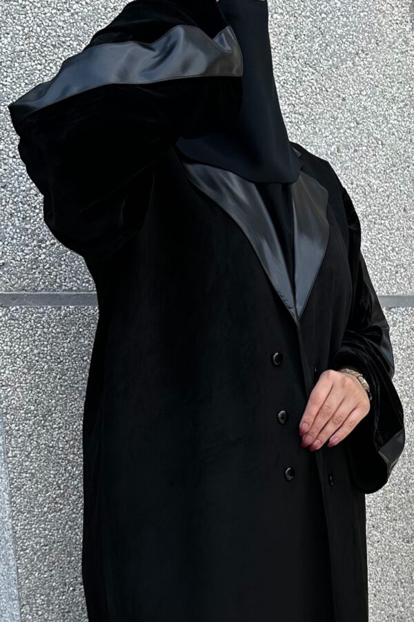 ⁦عباية شامواه محدد بجلد وبياقة و اكمام مخمل شتوي⁩ - الصورة ⁦3⁩