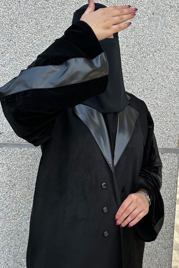 ⁦عباية شامواه محدد بجلد وبياقة و اكمام مخمل شتوي⁩ - الصورة ⁦4⁩
