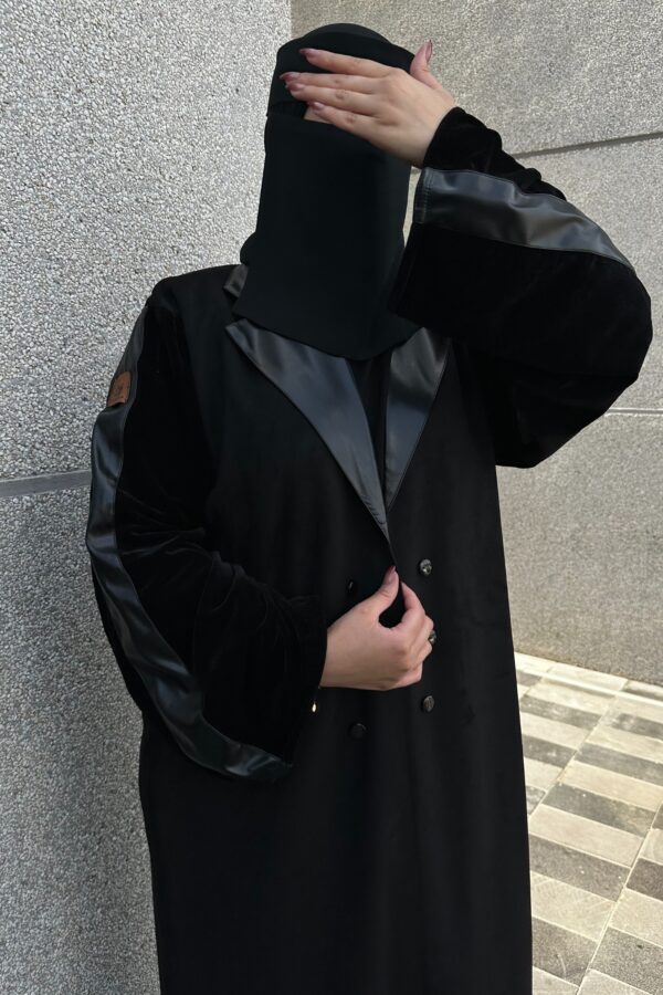 ⁦عباية شامواه محدد بجلد وبياقة و اكمام مخمل شتوي⁩ - الصورة ⁦5⁩