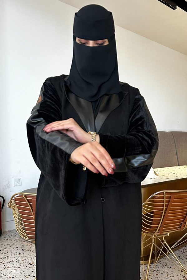 ⁦عباية شامواه محدد بجلد وبياقة و اكمام مخمل شتوي⁩ - الصورة ⁦6⁩