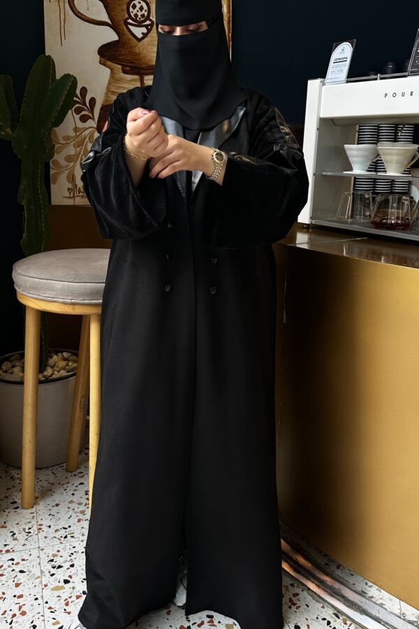 ⁦عباية شامواه محدد بجلد وبياقة و اكمام مخمل شتوي⁩ - الصورة ⁦7⁩