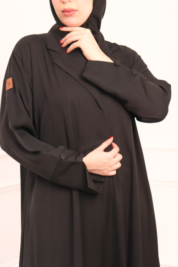 ⁦عبايه بلياقه و كسر كامل من خلف⁩ - الصورة ⁦3⁩