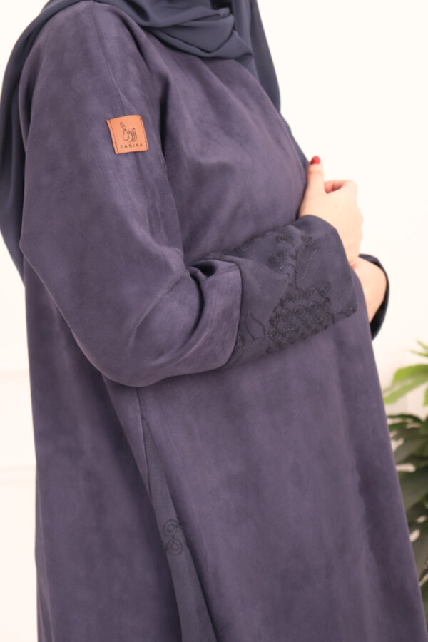 ⁦عبايه شامواه كحلي بتطرزه كحلي من اجناب⁩ - الصورة ⁦2⁩