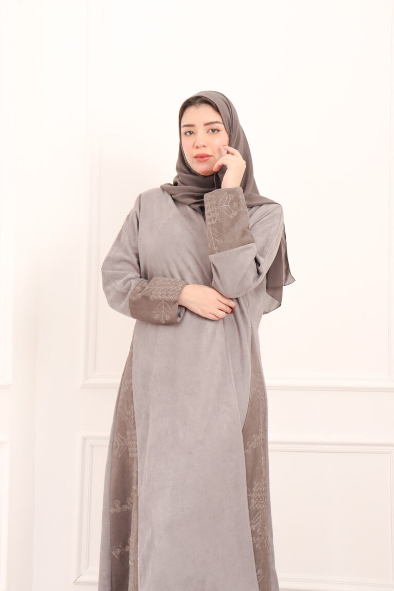⁦عبايه شامواه رصاصي بتطرزه من اجناب⁩ - الصورة ⁦4⁩