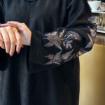 عبايه شتويه بتصميم انيق على اكمام بنحاسي و اسود