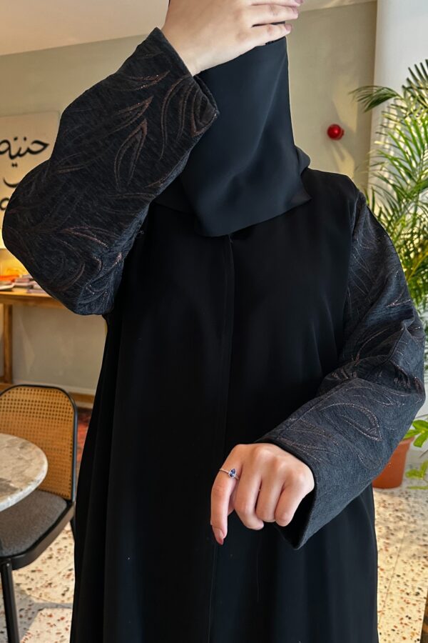 ⁦عبايه بدقات بكم مفصول مشجره بلاسود و نحاسي⁩ - الصورة ⁦3⁩