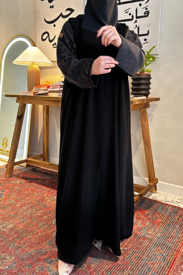 ⁦عبايه بدقات بكم مفصول مشجره بلاسود و نحاسي⁩ - الصورة ⁦5⁩