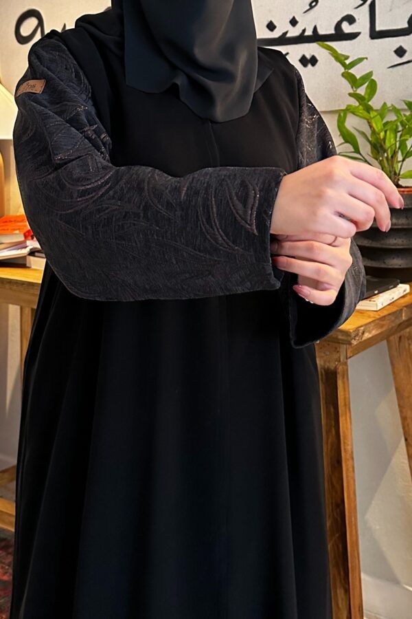 ⁦عبايه بدقات بكم مفصول مشجره بلاسود و نحاسي⁩ - الصورة ⁦6⁩