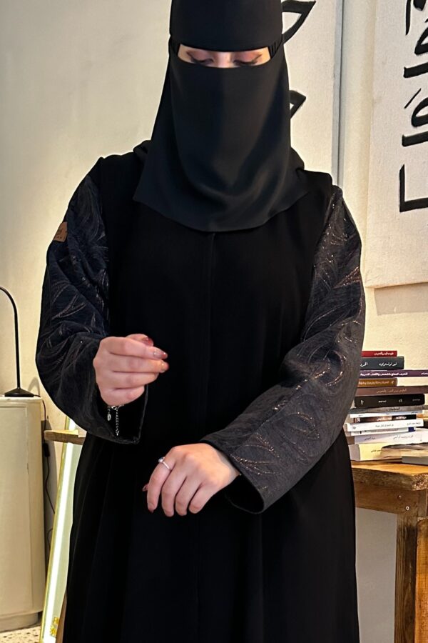 ⁦عبايه بدقات بكم مفصول مشجره بلاسود و نحاسي⁩ - الصورة ⁦8⁩