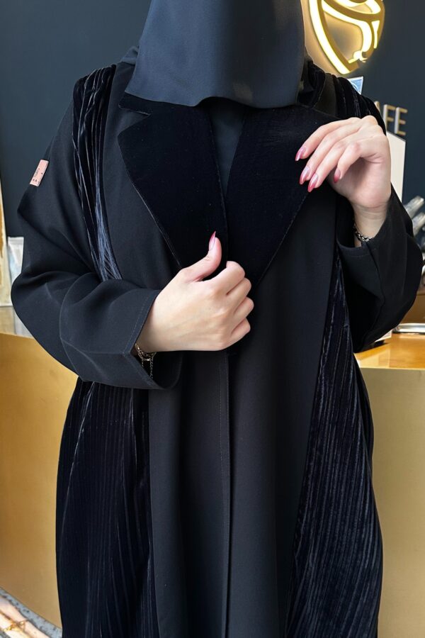 ⁦عبايه لياقه و مكسره من اجناب بمخمل⁩ - الصورة ⁦5⁩