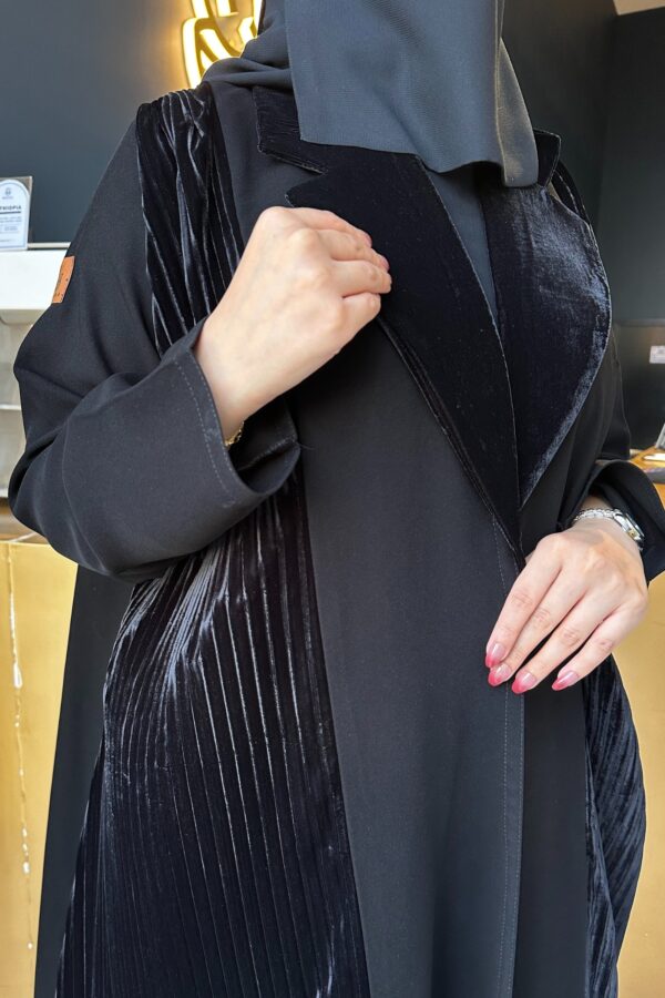 ⁦عبايه لياقه و مكسره من اجناب بمخمل⁩ - الصورة ⁦6⁩