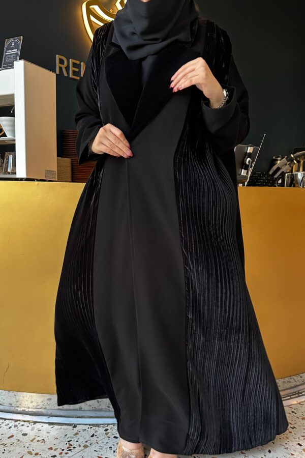 ⁦عبايه لياقه و مكسره من اجناب بمخمل⁩ - الصورة ⁦7⁩