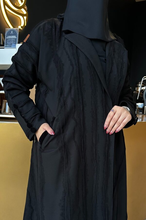 ⁦عبايه فكرو لياقه و جيوب بزراير على اكمام محدده⁩ - الصورة ⁦6⁩