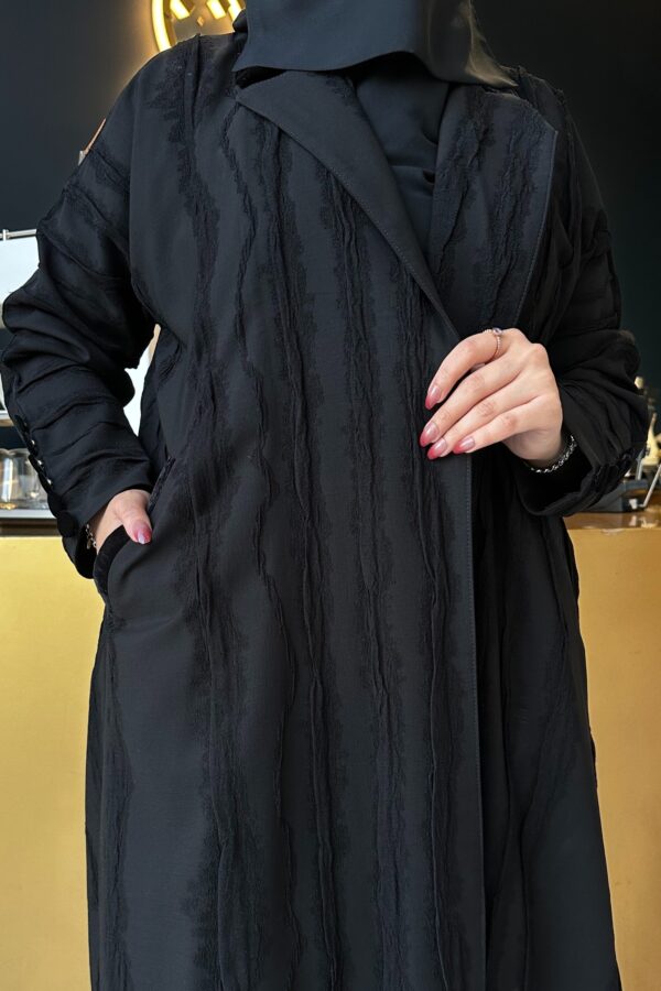 ⁦عبايه فكرو لياقه و جيوب بزراير على اكمام محدده⁩ - الصورة ⁦7⁩