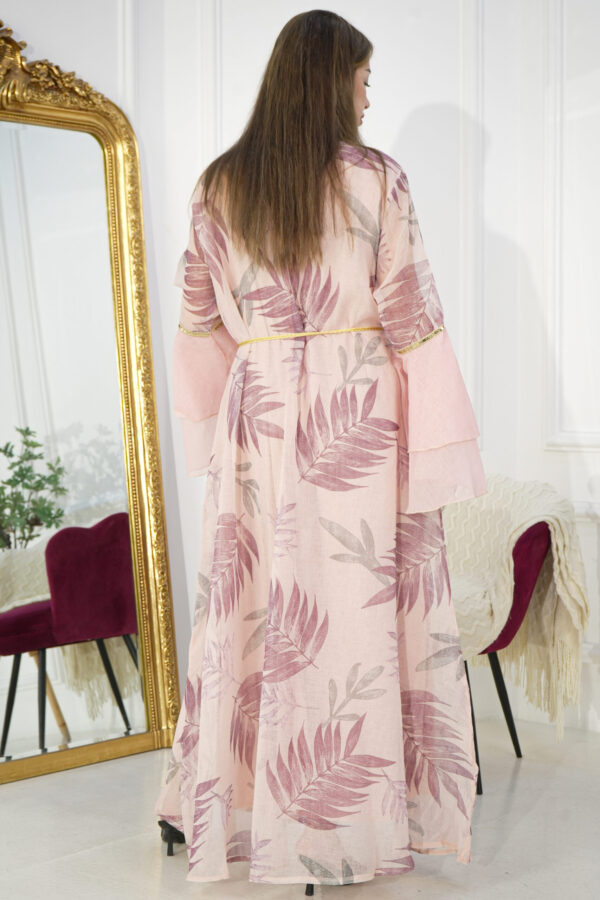 ⁦جلابية مشجرة باكمام كلوش لون وردي مع شريط شك⁩ - الصورة ⁦5⁩