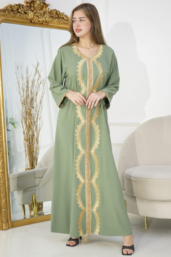 ⁦جلابيه تيفاني خليجيه بتطريز وشريط فصوص من امام⁩ - الصورة ⁦3⁩