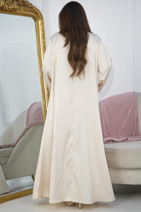 ⁦جلابيه بيج بفصوص محدد من امام و اكتاف⁩ - الصورة ⁦6⁩