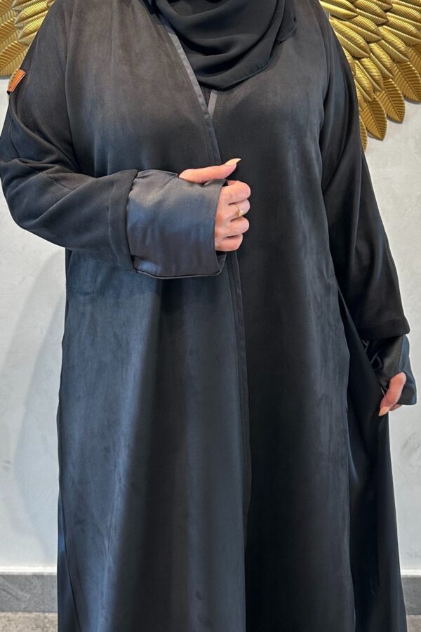 ⁦عباية شامواه ربع كلوش محدده اسود و بأكمام معصم⁩ - الصورة ⁦4⁩